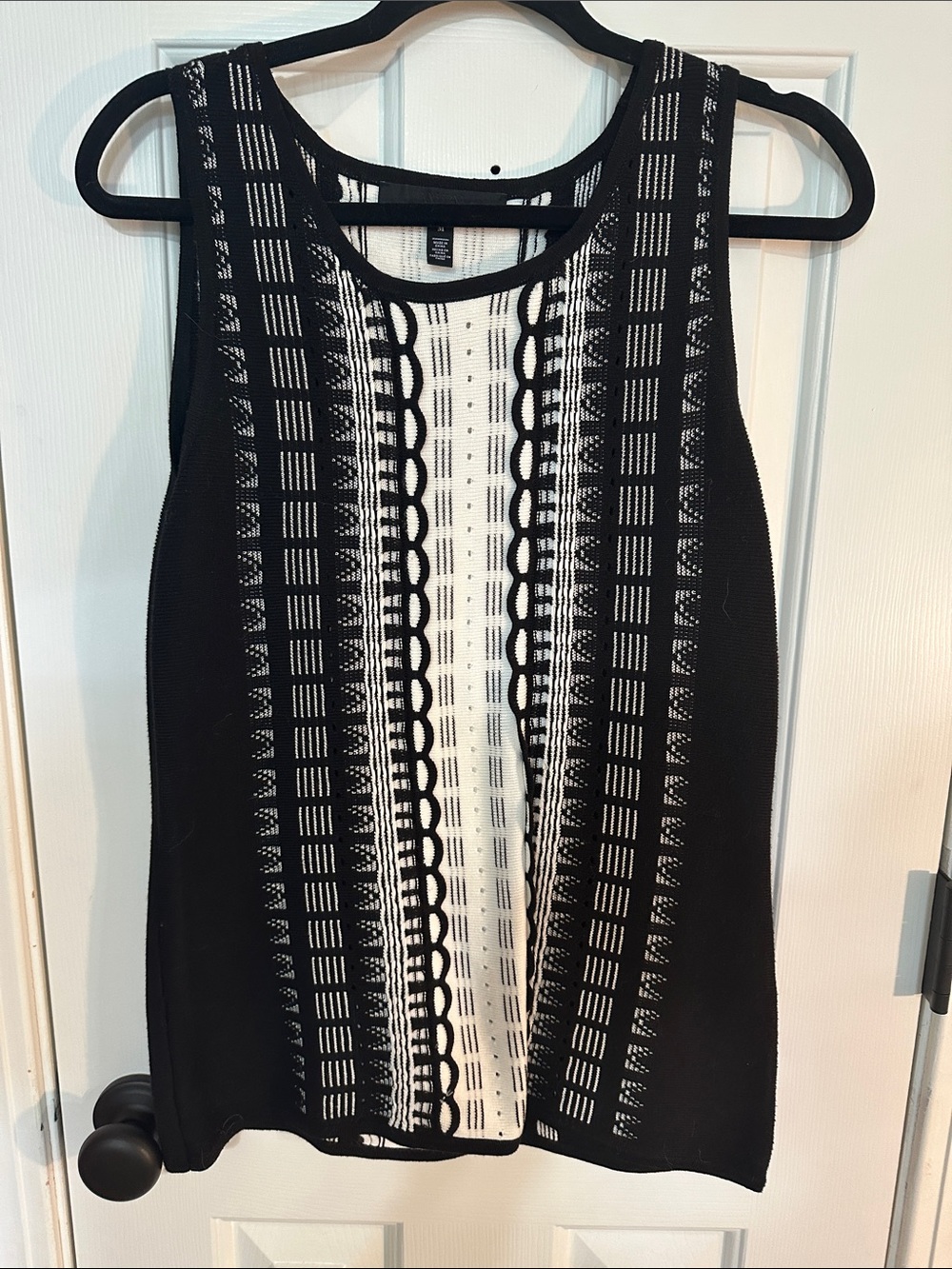 White House Black Market Black & White Patterned Sleeveless Knit Tank